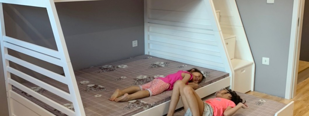 Những mẫu giường tầng trẻ em gỗ thông đẹp màu trắng giá rẻ hiện nay cho bé trai, bé gái