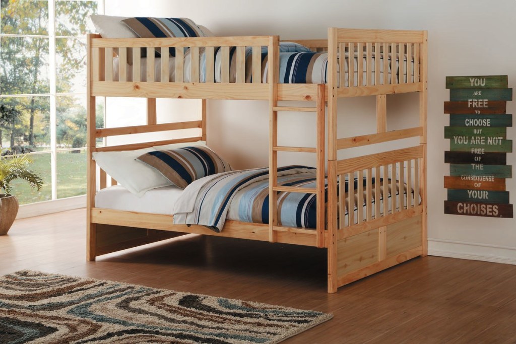 Chất liệu gỗ tự nhiên luôn là ưu tiên lựa chọn hàng đầu đối với giường tầng gỗ người lớn
