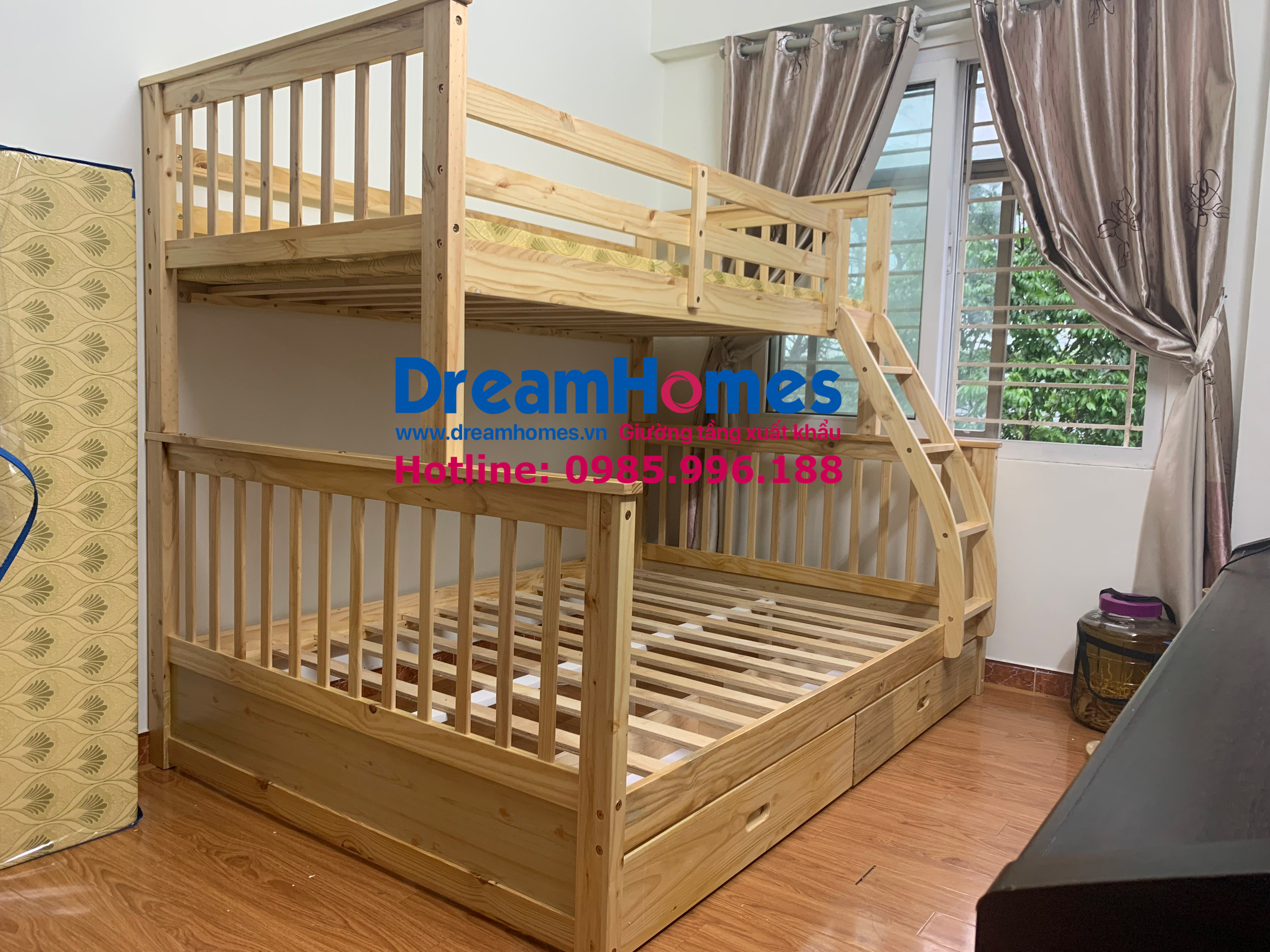Giường tầng tiết kiệm diện tích, tạo cảm giác giác thoải mái dành không gian cho bé sinh hoạt ngay trong chính căn phòng của mình